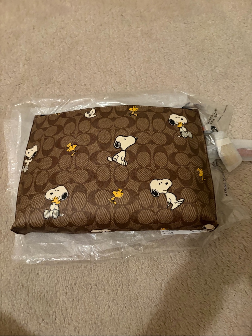 Coach x Peanuts Men’s Carry All Pouch - Picture 3 of 6